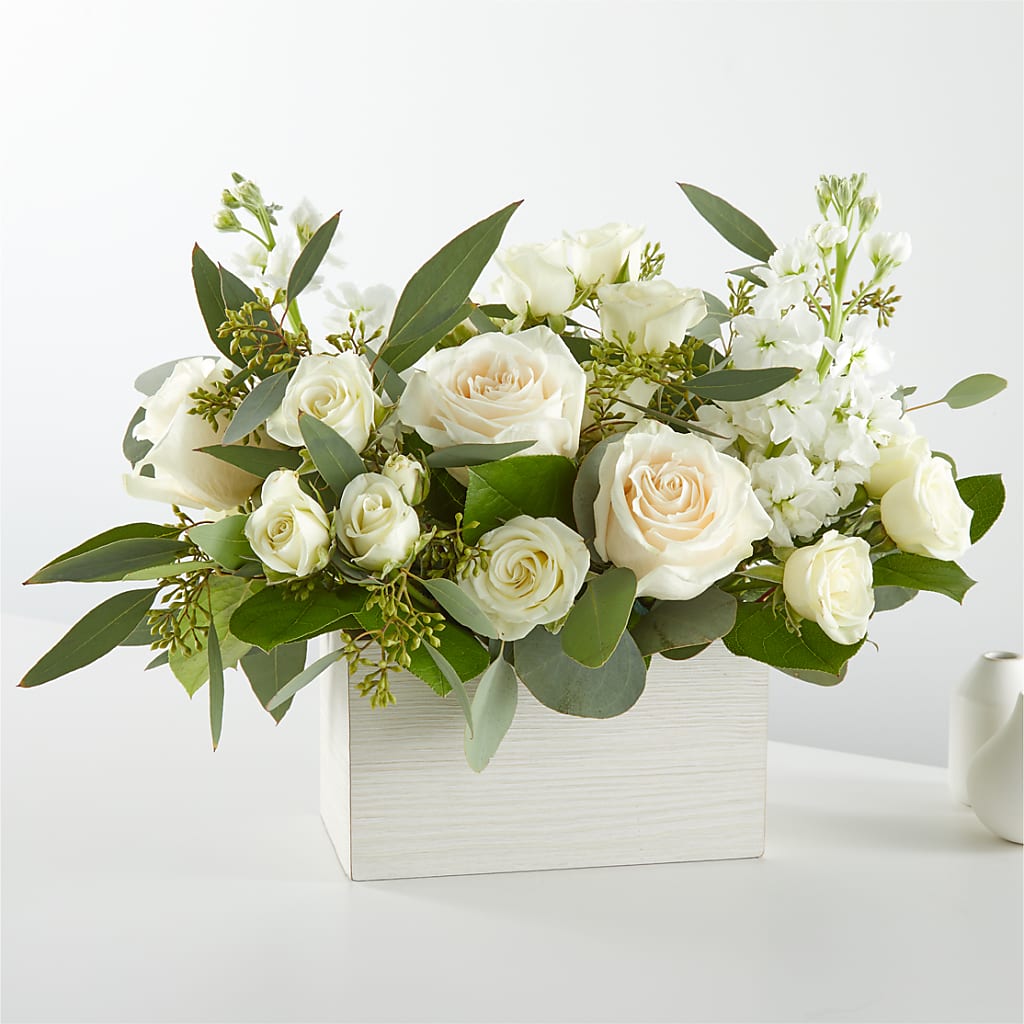 Fresh Linen Box Bouquet – PIERSON'S FLOWER SHOP & GREENHOUSES INC, Cedar Rapids IA