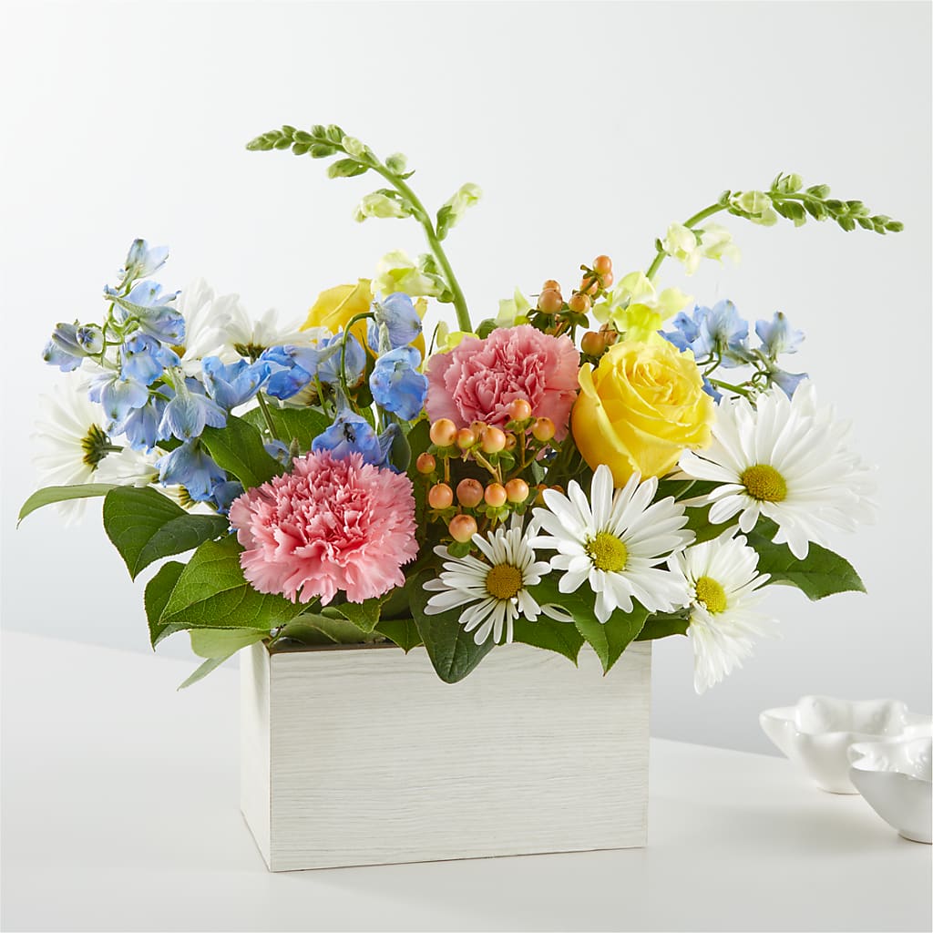 Sun Salutation Box Bouquet – PIERSON'S FLOWER SHOP & GREENHOUSES INC, Cedar Rapids IA