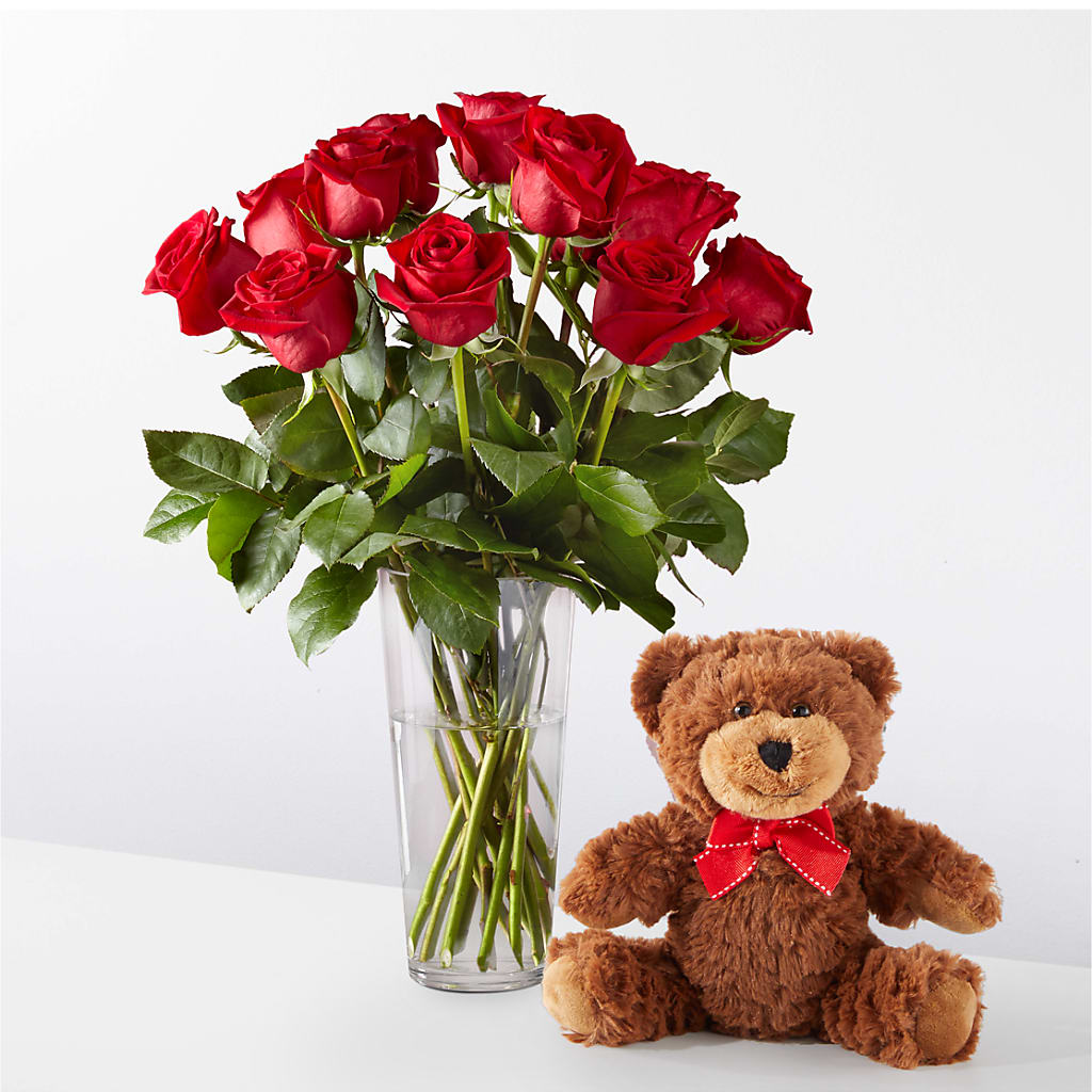 Romantic Long Stem Red Rose Bouquet Bundles – PIERSON'S FLOWER SHOP & GREENHOUSES INC, Cedar Rapids IA