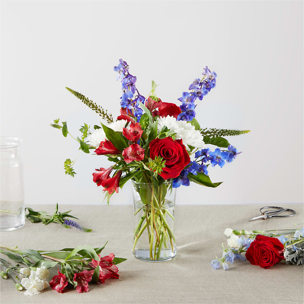 Star Spangled - A Florist Original – PIERSON'S FLOWER SHOP & GREENHOUSES INC, Cedar Rapids IA