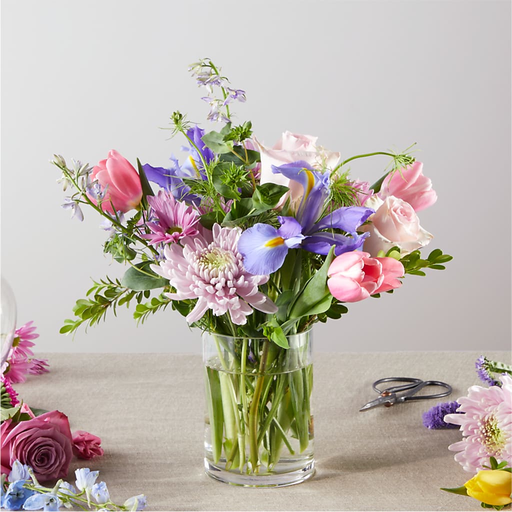 Pastel Tradition - A Florist Original – PIERSON'S FLOWER SHOP & GREENHOUSES INC, Cedar Rapids IA