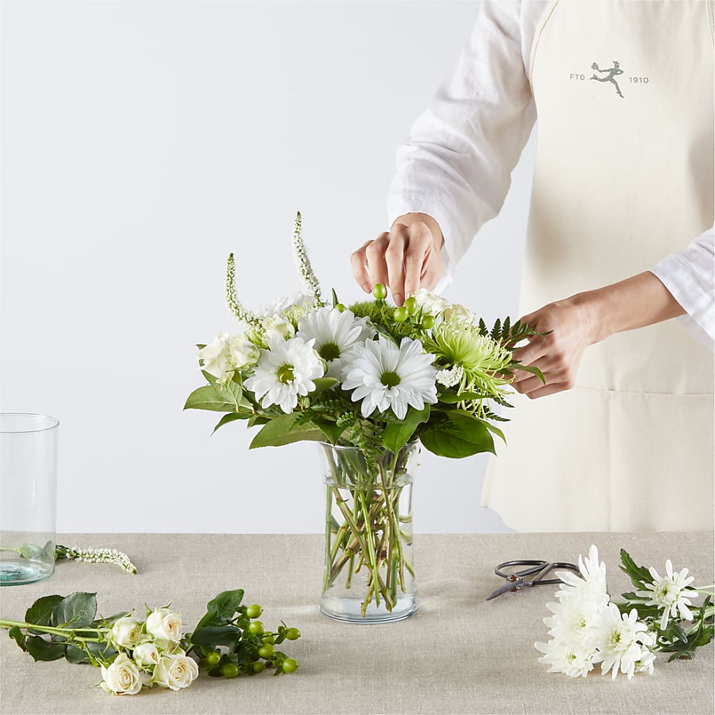 Irish Garden - A Florist Original – PIERSON'S FLOWER SHOP & GREENHOUSES INC, Cedar Rapids IA
