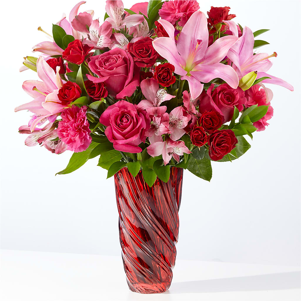 In Love Bouquet with Luxe Swirl Vase – PIERSON'S FLOWER SHOP & GREENHOUSES INC, Cedar Rapids IA