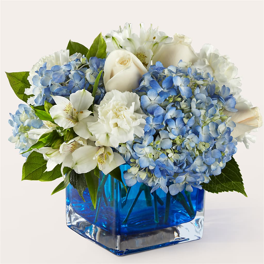Soothing Waters Bouquet – PIERSON'S FLOWER SHOP & GREENHOUSES INC, Cedar Rapids IA