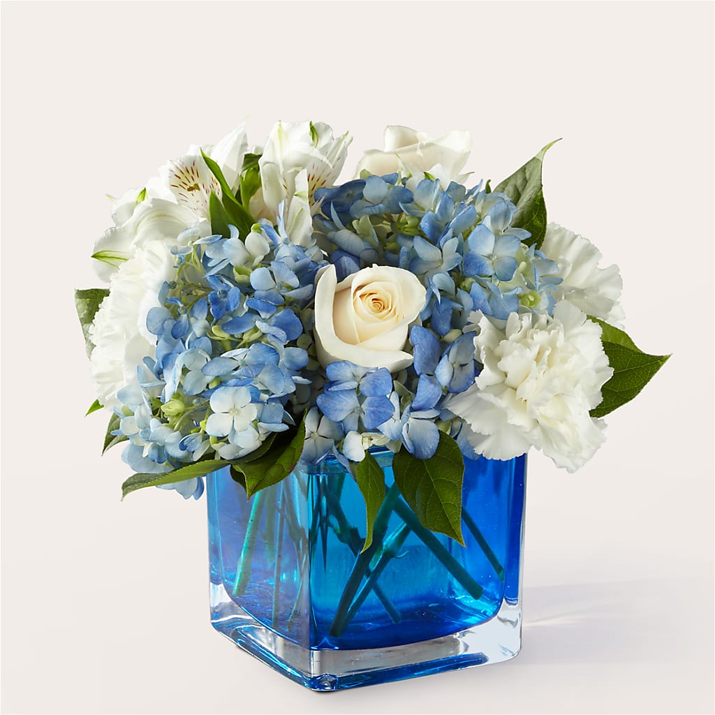 Soothing Waters Bouquet – PIERSON'S FLOWER SHOP & GREENHOUSES INC, Cedar Rapids IA