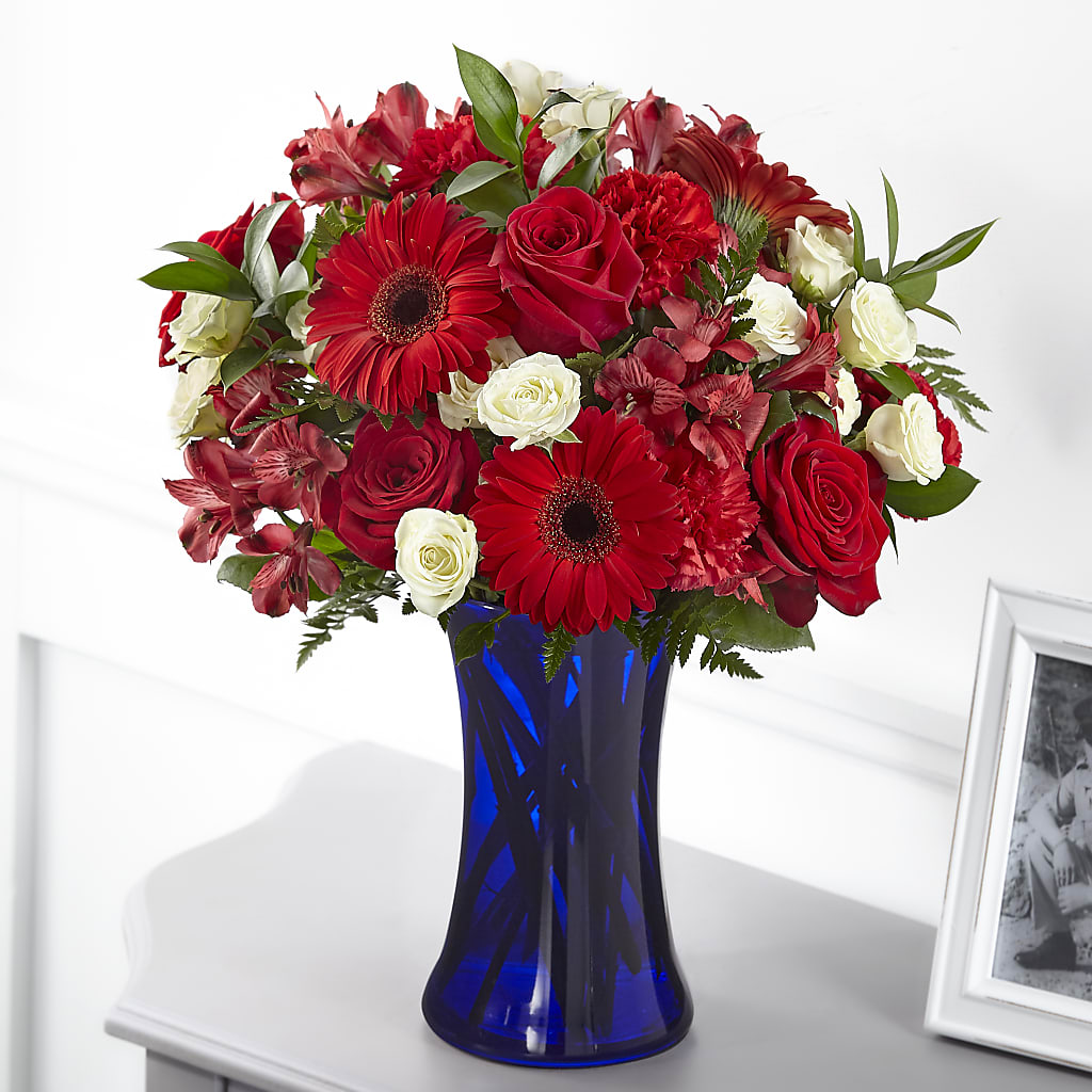 Hearts Embrace Bouquet – PIERSON'S FLOWER SHOP & GREENHOUSES INC, Cedar Rapids IA