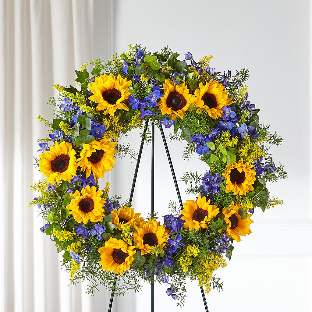 Bright Rays Wreath – PIERSON'S FLOWER SHOP & GREENHOUSES INC, Cedar Rapids IA