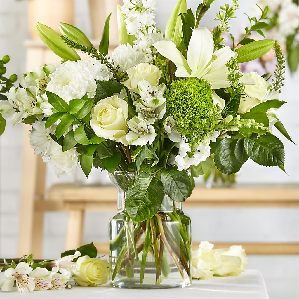 Classic Ivory – A Florist Original – PIERSON'S FLOWER SHOP & GREENHOUSES INC, Cedar Rapids IA