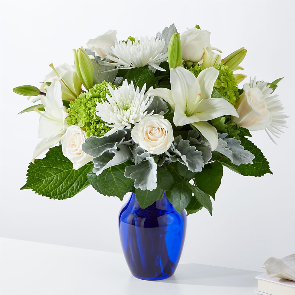Snowy Dreams Bouquet – PIERSON'S FLOWER SHOP & GREENHOUSES INC, Cedar Rapids IA