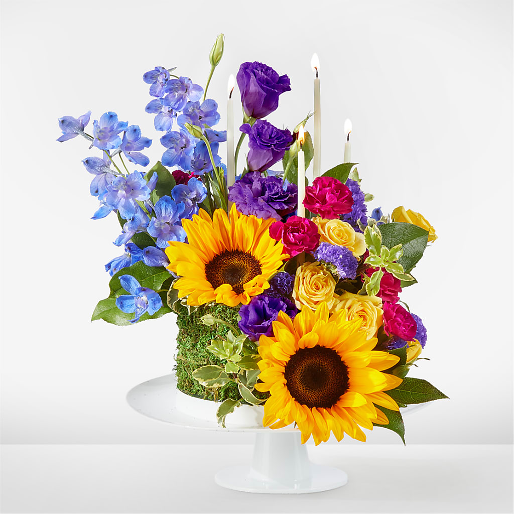 Star of the Day Floral Cake – PIERSON'S FLOWER SHOP & GREENHOUSES INC, Cedar Rapids IA