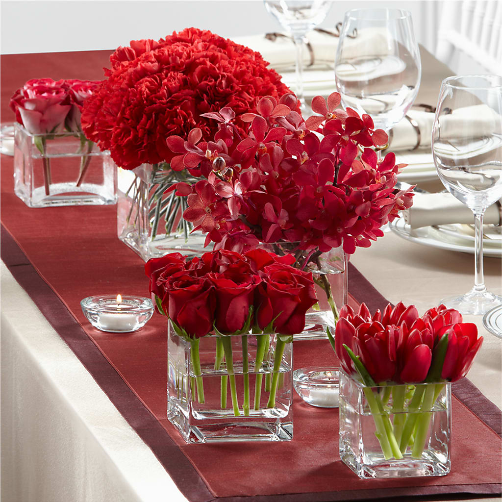 Modern Grace Centerpiece – PIERSON'S FLOWER SHOP & GREENHOUSES INC, Cedar Rapids IA
