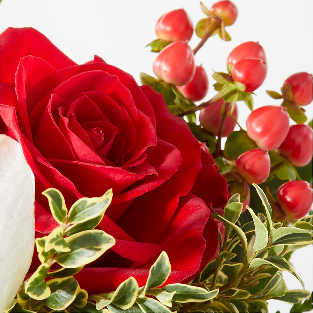 Snowy Wonderland Bouquet – PIERSON'S FLOWER SHOP & GREENHOUSES INC, Cedar Rapids IA