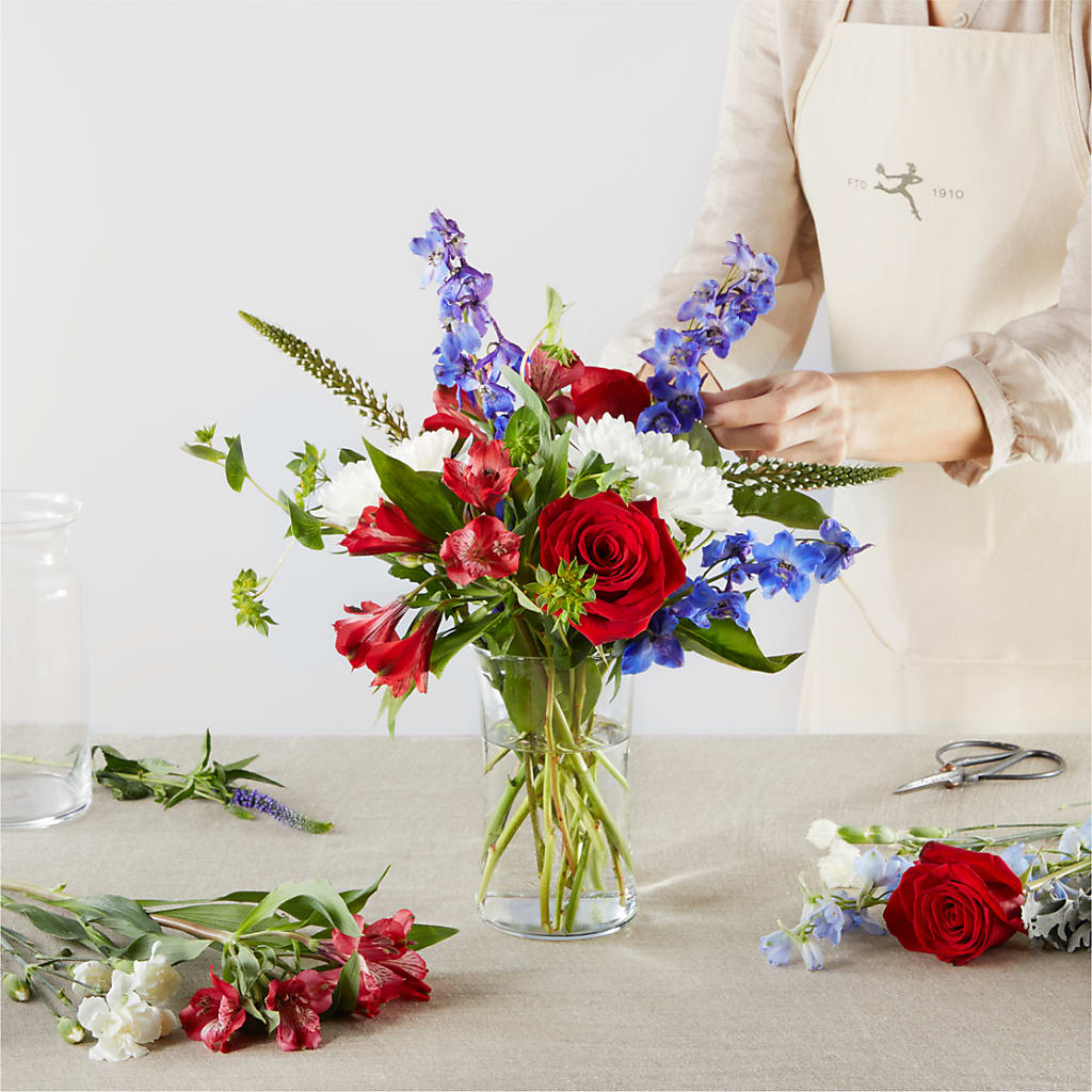 Star Spangled - A Florist Original – PIERSON'S FLOWER SHOP & GREENHOUSES INC, Cedar Rapids IA