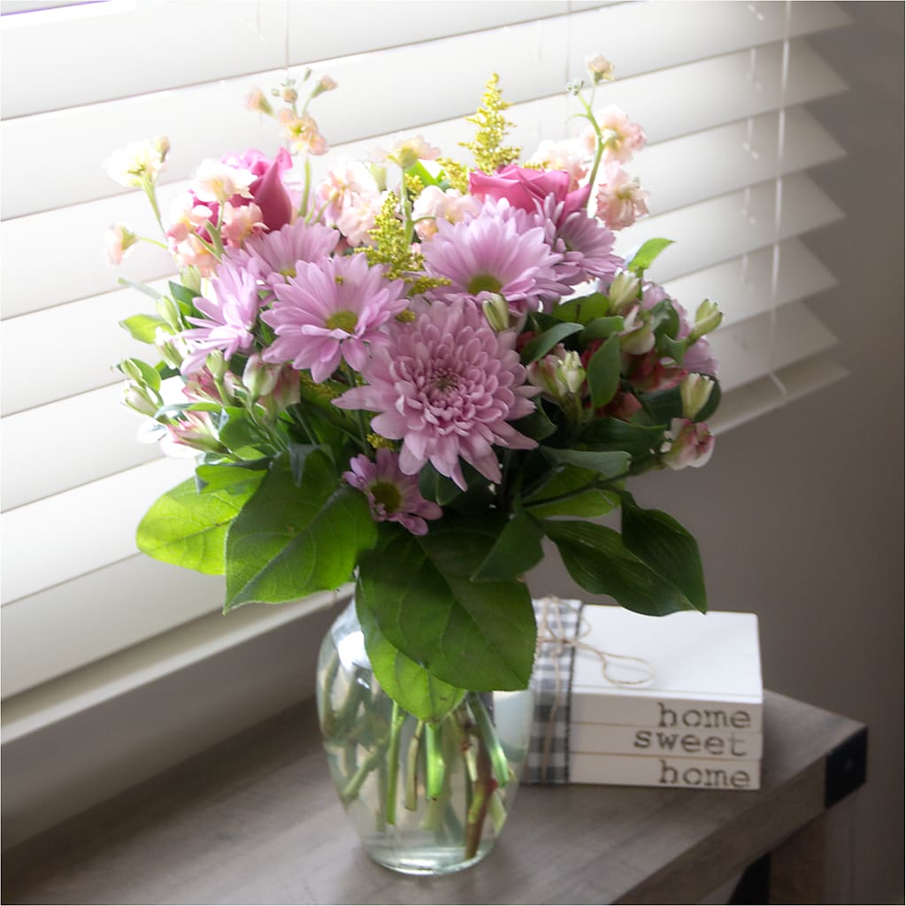Pastel Tradition - A Florist Original – PIERSON'S FLOWER SHOP & GREENHOUSES INC, Cedar Rapids IA