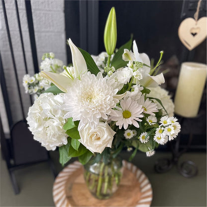Classic Ivory – A Florist Original – PIERSON'S FLOWER SHOP & GREENHOUSES INC, Cedar Rapids IA