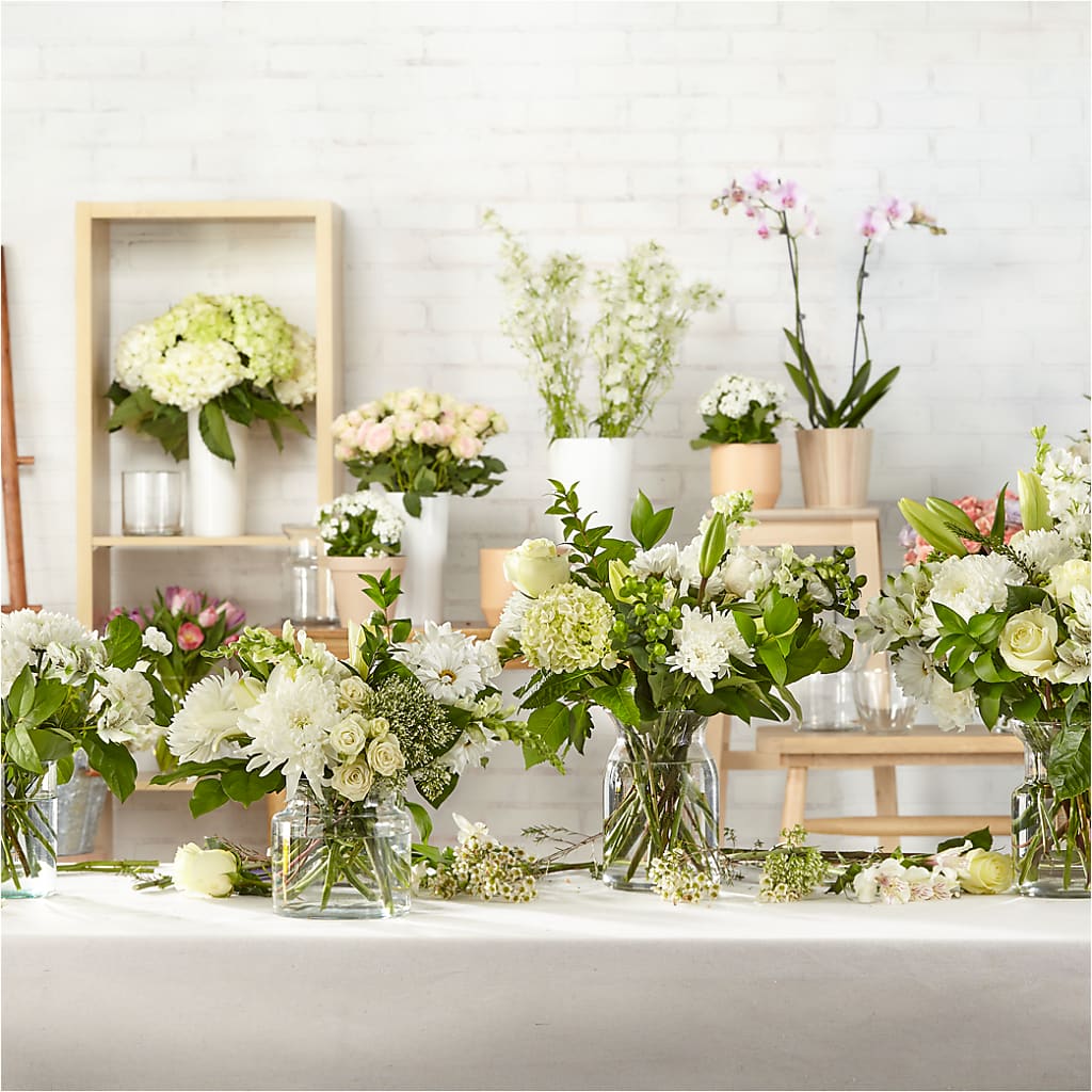 Classic Ivory – A Florist Original – PIERSON'S FLOWER SHOP & GREENHOUSES INC, Cedar Rapids IA