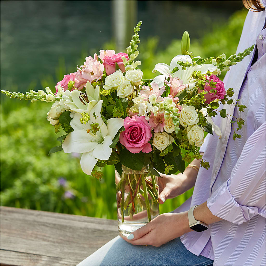 Fondly Bouquet – PIERSON'S FLOWER SHOP & GREENHOUSES INC, Cedar Rapids IA