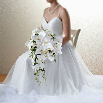Classic White Bouquet – PIERSON'S FLOWER SHOP & GREENHOUSES INC, Cedar Rapids IA